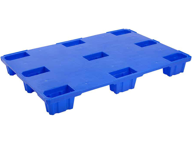 pallet_polimernyy_1200kh800kh135_mm_sploshnoy_na_9_nozhkakh_kod_35224.jpg